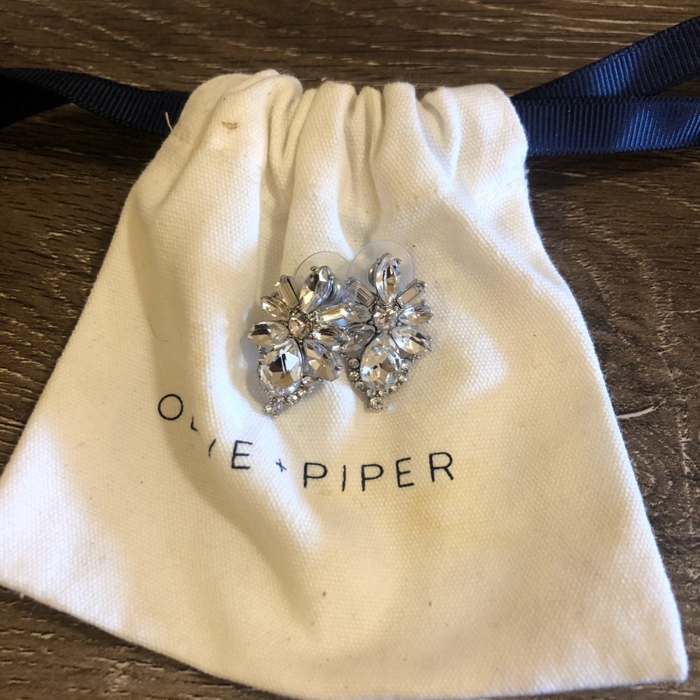 *worn once* statement earring
